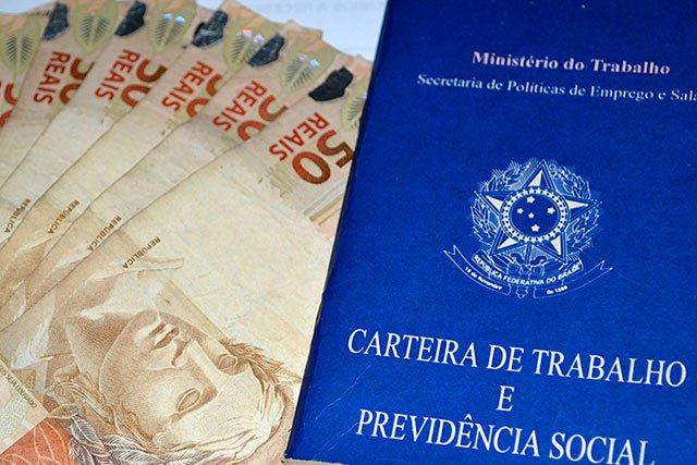 A Contribuição Sindical: Descontar do empregado ou não?
